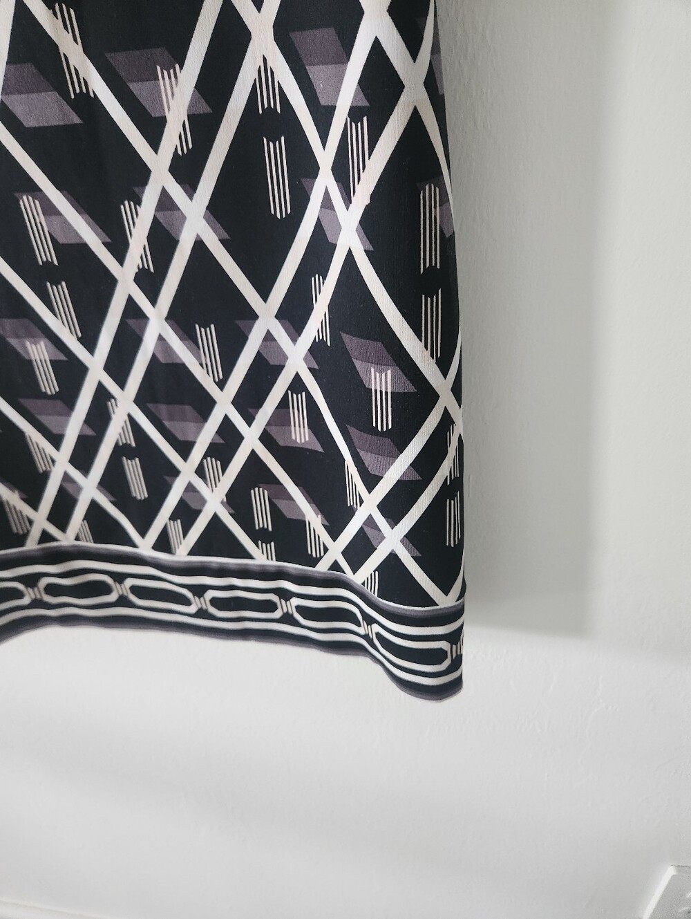 White House Black Market Black & White Geometric Shift Dress - Picture 3 of 5